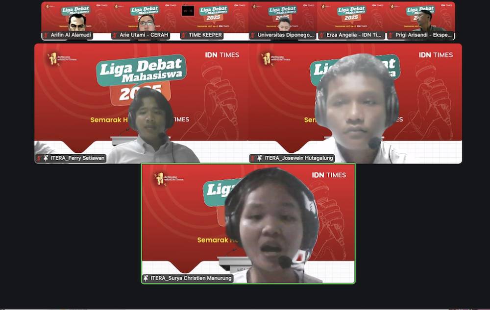 Universitas Diponegoro bertemu dengan Itera Lampung dalam babak penyisihan Liga Debat Mahasiswa 2025 yang diselenggarakan dalam rangka HUT Ke-11 IDN Times, Rabu (14/5/2025). (IDN Times/Anggun Puspitoningrum)