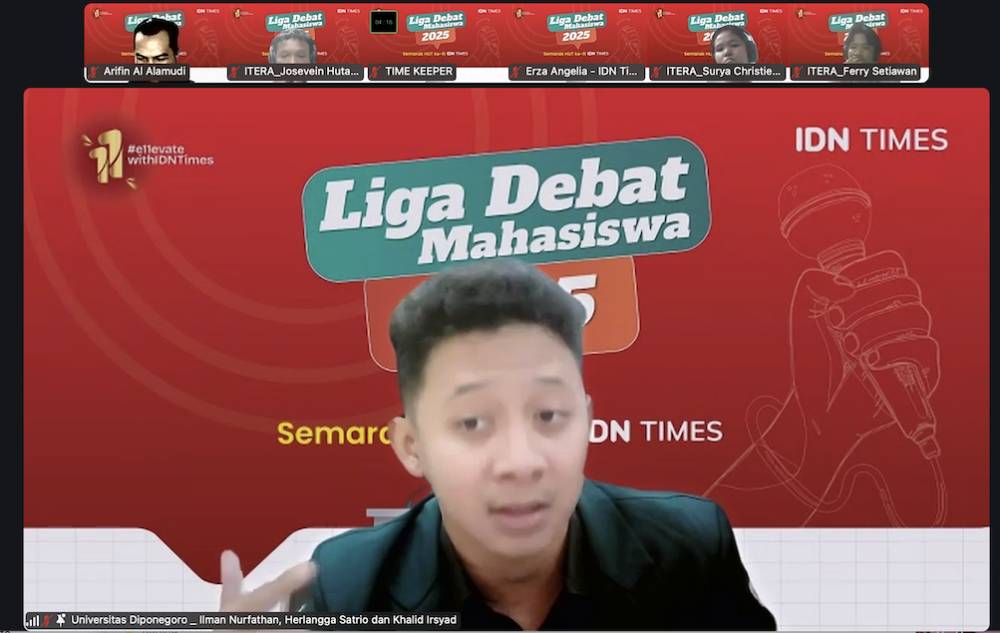 Universitas Diponegoro bertemu dengan Itera Lampung dalam babak penyisihan Liga Debat Mahasiswa 2025 yang diselenggarakan dalam rangka HUT Ke-11 IDN Times, Rabu (14/5/2025). (IDN Times/Anggun Puspitoningrum)