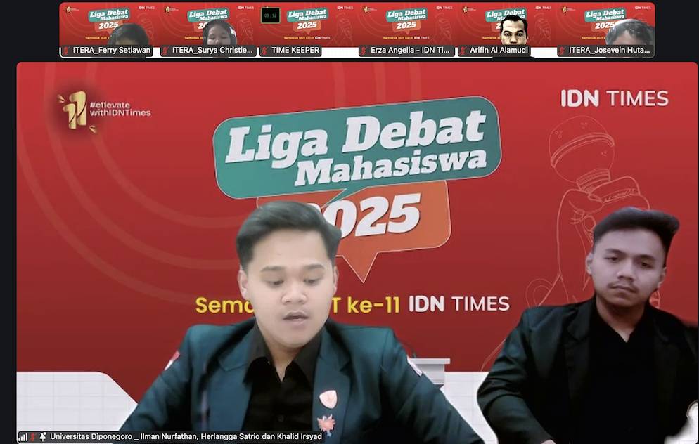 Universitas Diponegoro bertemu dengan Itera Lampung dalam babak penyisihan Liga Debat Mahasiswa 2025 yang diselenggarakan dalam rangka HUT Ke-11 IDN Times, Rabu (14/5/2025). (IDN Times/Anggun Puspitoningrum)