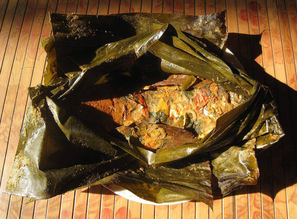 pepes ikan emas (commons.wikimedia.com/Gunawan Kartapranata)