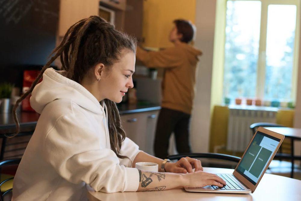 ilustrasi menjadi freelancer (pexels.com/fauxels)