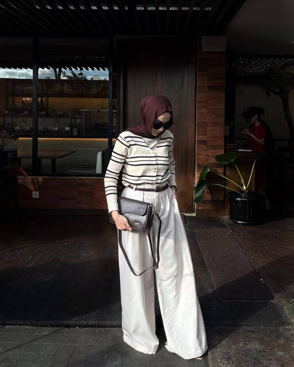 OOTD ala Dela Ayu (instagram.com/delaaayuu)