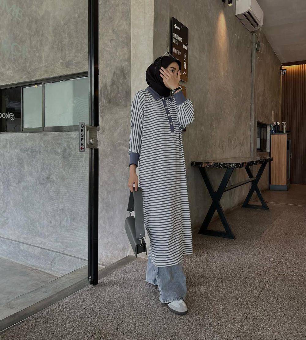 OOTD ala Dela Ayu (instagram.com/delaaayuu)