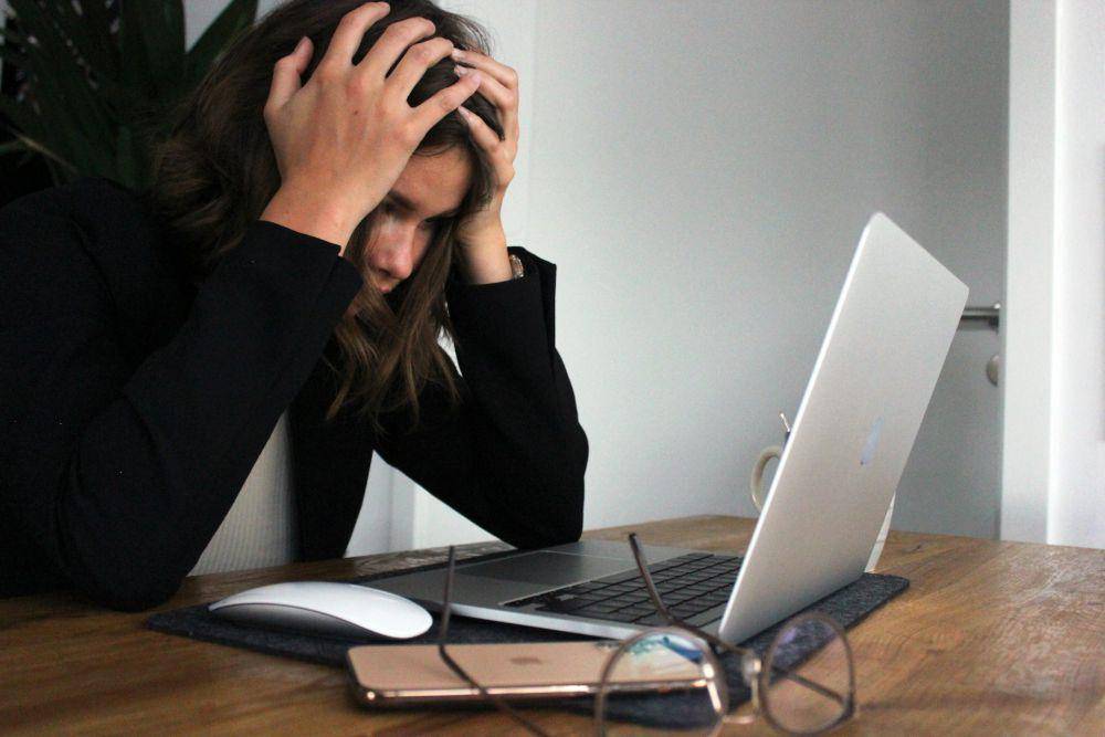 ilustrasi wanita sedang mengalami stress (unsplash.com/SEO Galaxy)