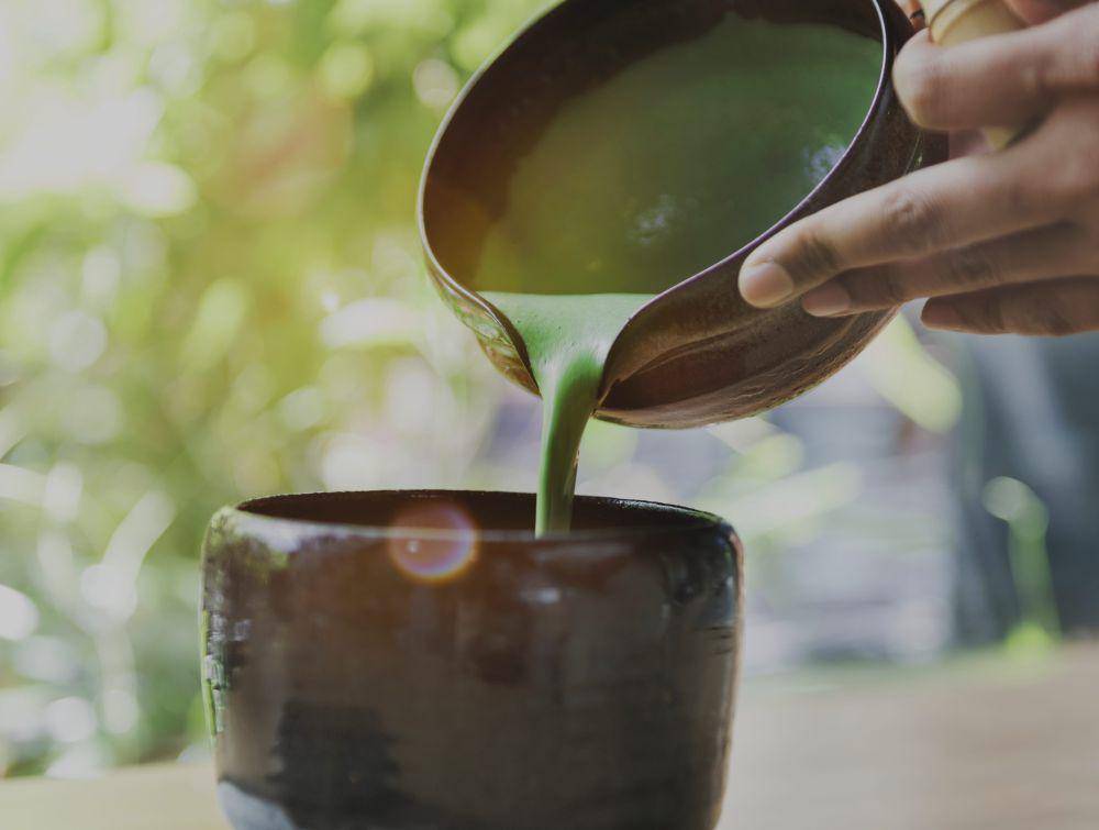 ilustrasi seduh matcha (freepik.com/rawpixel.com)