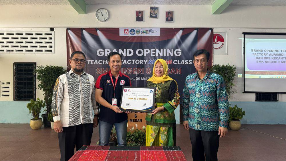 Alfamidi Resmikan Teaching Factory 'Alfamidi Class' di SMKN 6 Medan