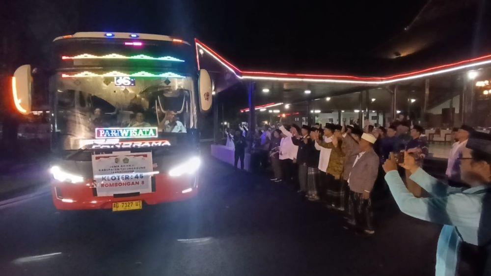 CJH cadangan naik status asal Tulungagung saat diberangkatkan. IDN Times/ Bramanta Pamungkas