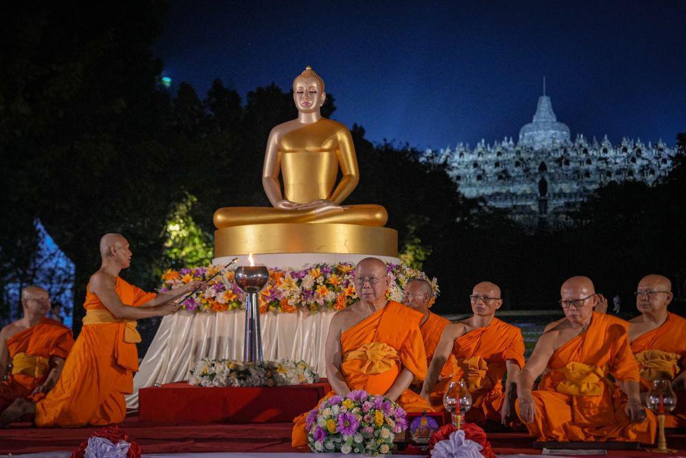Listrik Tanpa Kedip Sokong Perayaan Waisak 2025 di Candi Borobudur