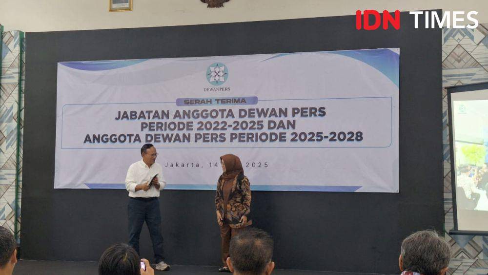 Serah terima jabatan anggota Dewan Pers periode 2022-2025 dan anggota dewan pers 2025-2028 (IDN Times/Lia Hutasoit)