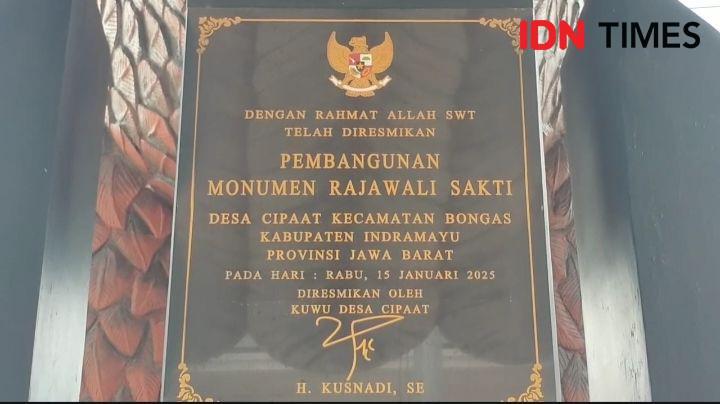 Inin Nastain/ prasasti peresmian patung Burung Rajawali