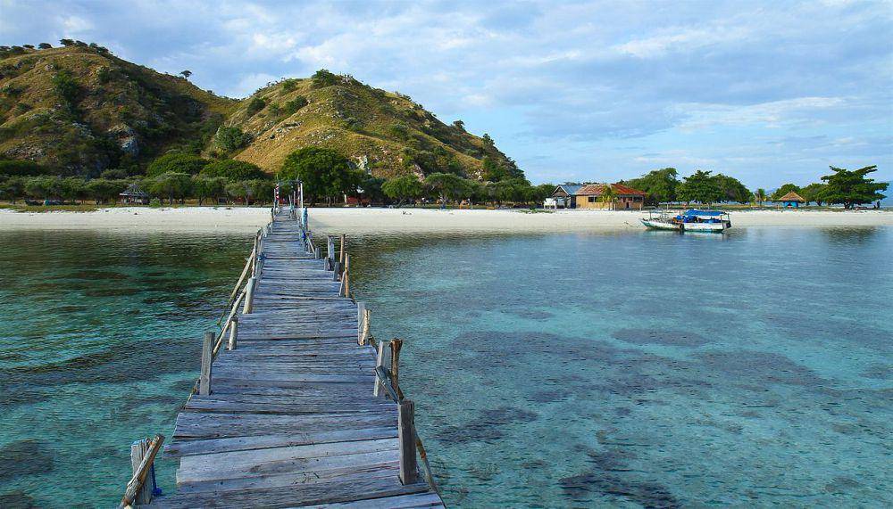 Pulau Kanawa, Manggarai Barat, NTT (commons.wikimedia.org/JordyMeow)