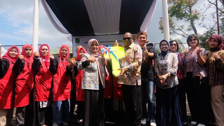 Tingkatkan Kesejahteraan, Lonsum Bangun Pojok UMKM Bale Kertasarie