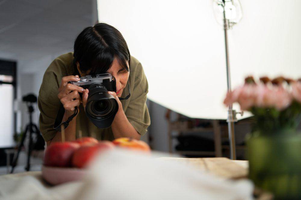 Ilustrasi wanita sebagai fotografer (freepik.com/freepik)