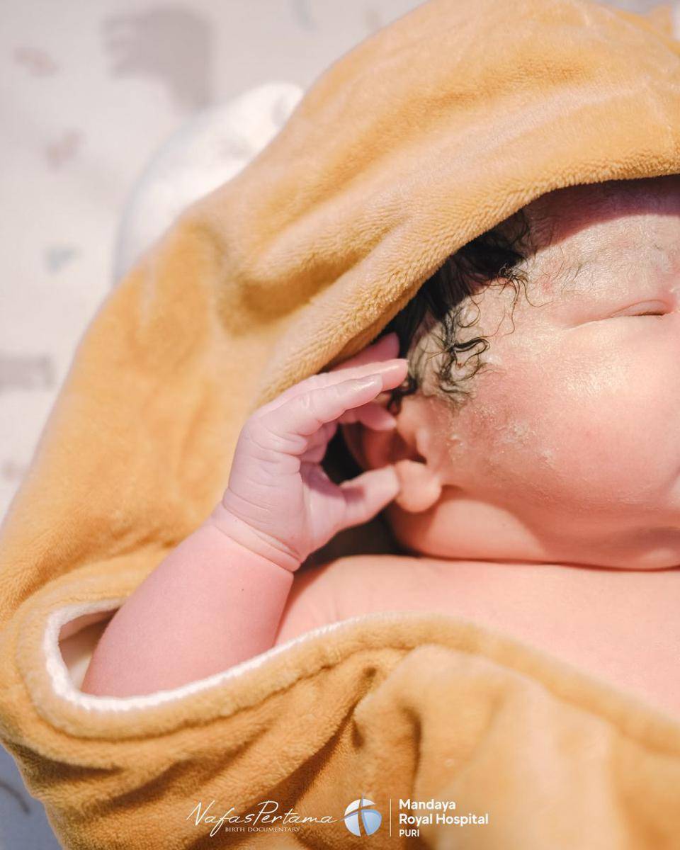 Siti Badriah melahirkan anak kedua (Instagram.com/krisjianabah)