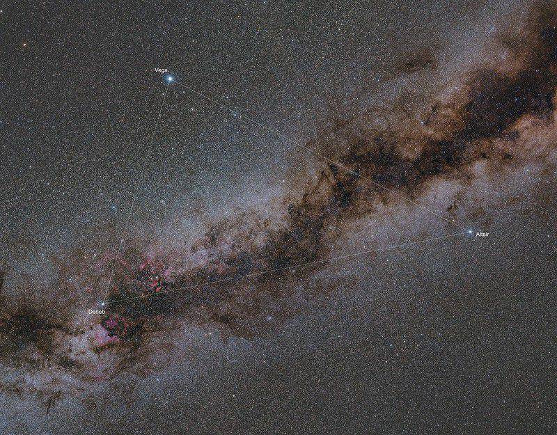 Summer triangle asterism terdiri dari tuga rasi bintang berbeda (flickr.com/Giuseppe Donatiello)