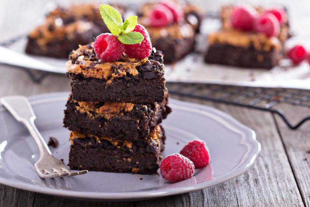 ilustrasi kue brownies (freepik.com/fahrwasser)