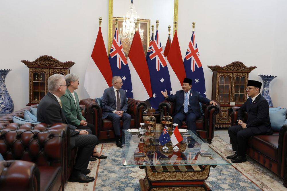 Presiden Republik Indonesia Prabowo Subianto memimpin langsung upacara kenegaraan untuk menyambut kedatangan Perdana Menteri Australia, Anthony Albanese, di Istana Merdeka, Jakarta, Selasa (15/5) (dok. Tim Komunikasi Prabowo)