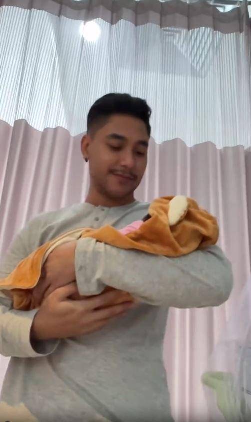 Siti Badriah melahirkan anak kedua (Instagram.com/krisjianabah)