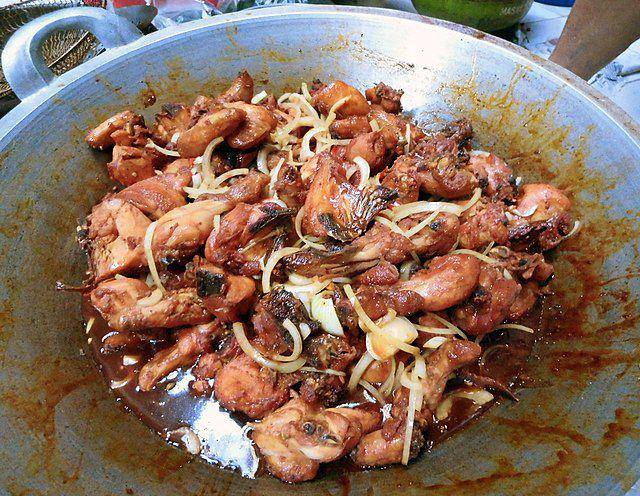 ilustrasi masak ayam kecap (commons.wikimedia.org/Gunawan Kartapranata)