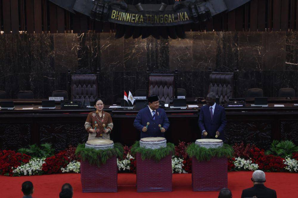 Prabowo secara resmi Konferensi ke-19 Persatuan Parlemen Negara Anggota Organisasi Kerja Sama Islam (Parliamentary Union of the OIC Member States/PUIC) di Kompleks Parlemen, Senayan, Jakarta, Rabu (14/5/2025). (Tim Komunikasi Prabowo)