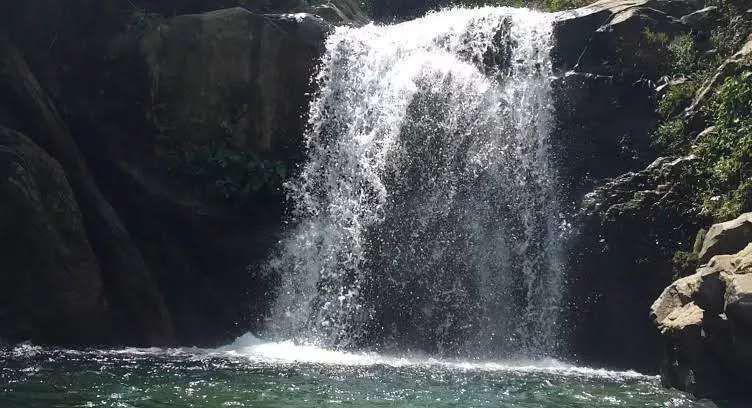Informasi Wisata Curug Hordeng Sentul: Lokasi, Rute, dan Tiket