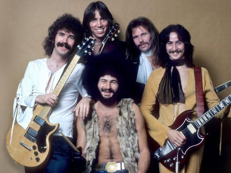 5 Band yang Langsung Melejit Lewat Lagu Debut, Lalu Menghilang!