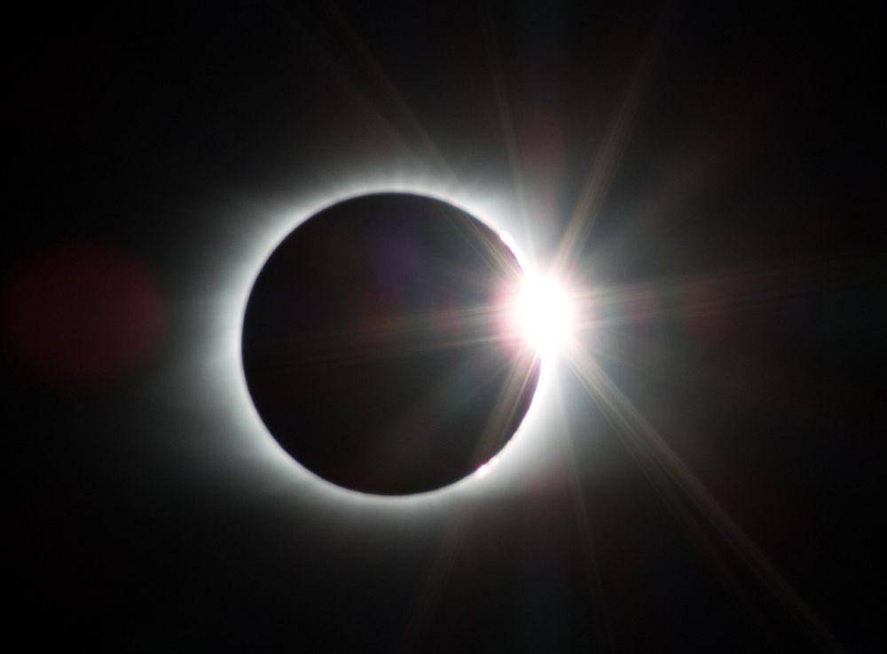 ilustrasi definisi gerhana matahari cincin (pixabay.com/Dane)