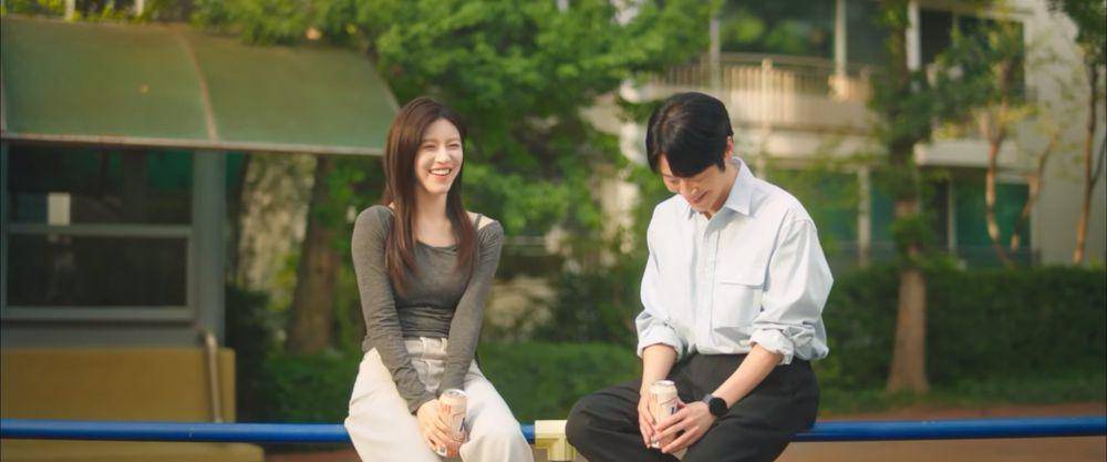 Go Youn Jung dan Jung Joon Won di Resident Playbook (dok. tvN/Resident Playbook)
