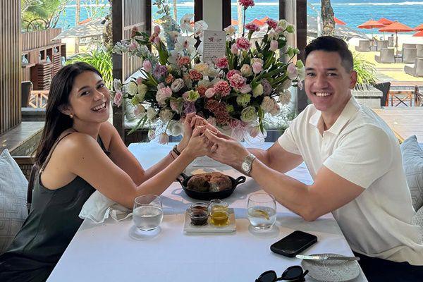 7 Potret Anniversary ke-19 Pernikahan Nana Mirdad dan Andrew White