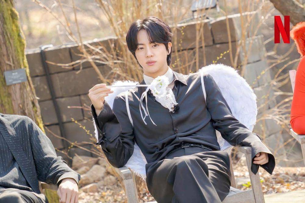 Jin BTS di variety show Screwballs (instagram.com/netflixkr)
