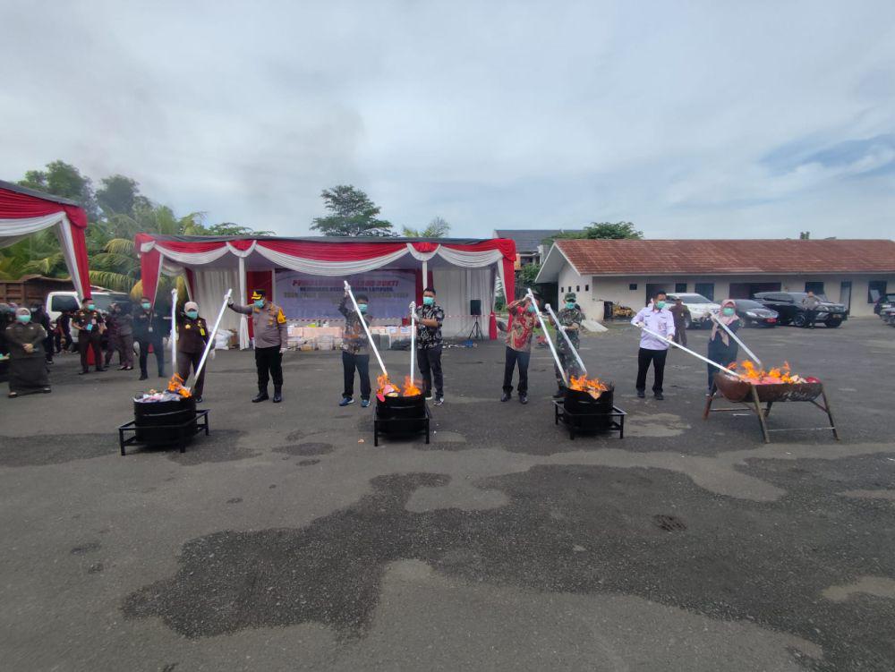 Kejari Bandar Lampung Musnahkan Barang Bukti 373 Perkara