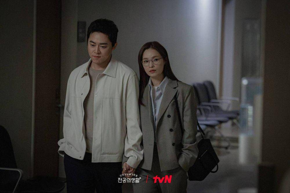 Cuplikan drama Korea Resident Playbook (dok. tvN/Resident Playbook)