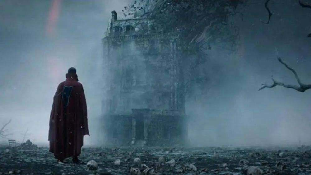 Doctor Strange menyaksikan Incursion (dok. Marvel Studios/Doctor Strange in the Multiverse of Madness)