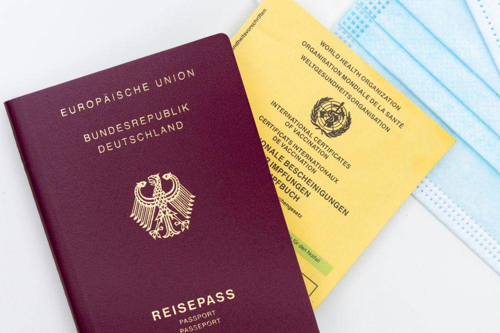 ilustrasi dokumen pengurusan visa (unsplash.com/Markus Winkler)