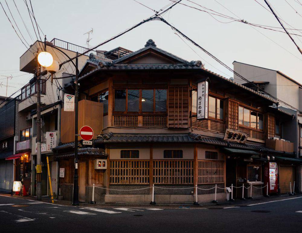 Bangunan di Jepang (unsplash.com/Skyxius)
