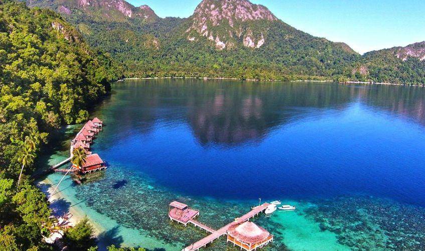 Keindahan Pantai Ora di Maluku (backpackerjakarta.com)