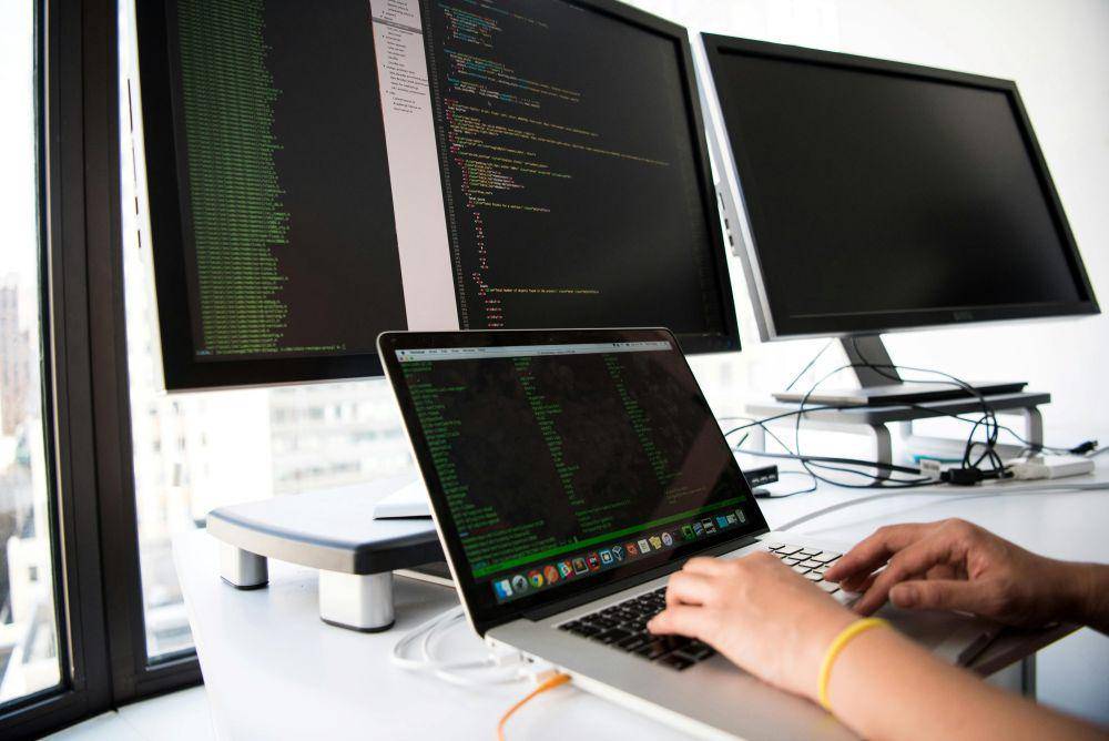 Ilustrasi belajar coding (pexels.com/Christina Morillo)