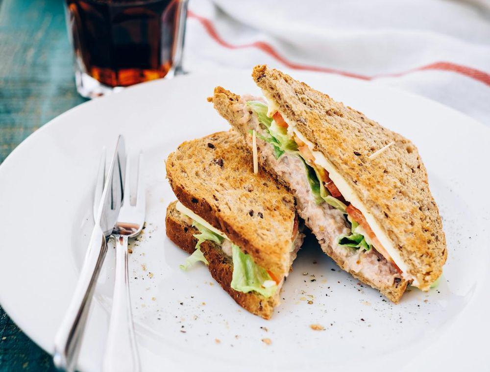 Resep Salad Tuna ala Deli New York, Super Segar dan Creamy!