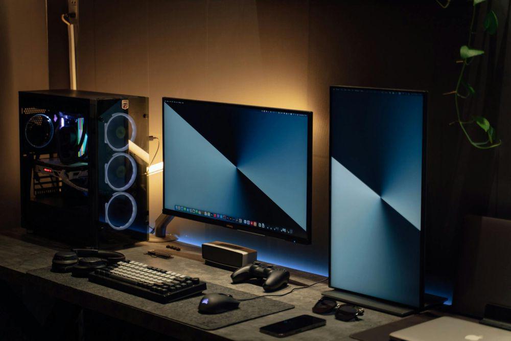 ilusrasi PC dengan double monitor (Pexels.com/Minh Phuc)
