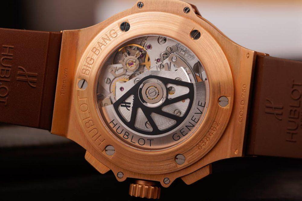 ilustrasi nomor seri jam tangan Hublot (pexels.com/Quang Viet Nguyen)