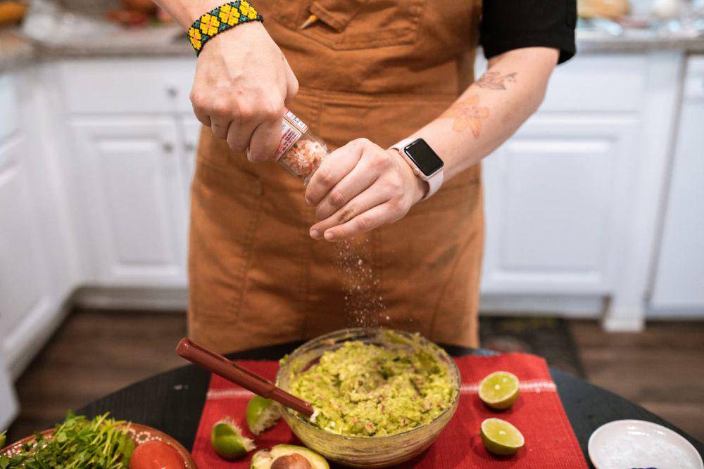 ilustrasi membuat salad tuna (pexels.com/RDNE Stock project)