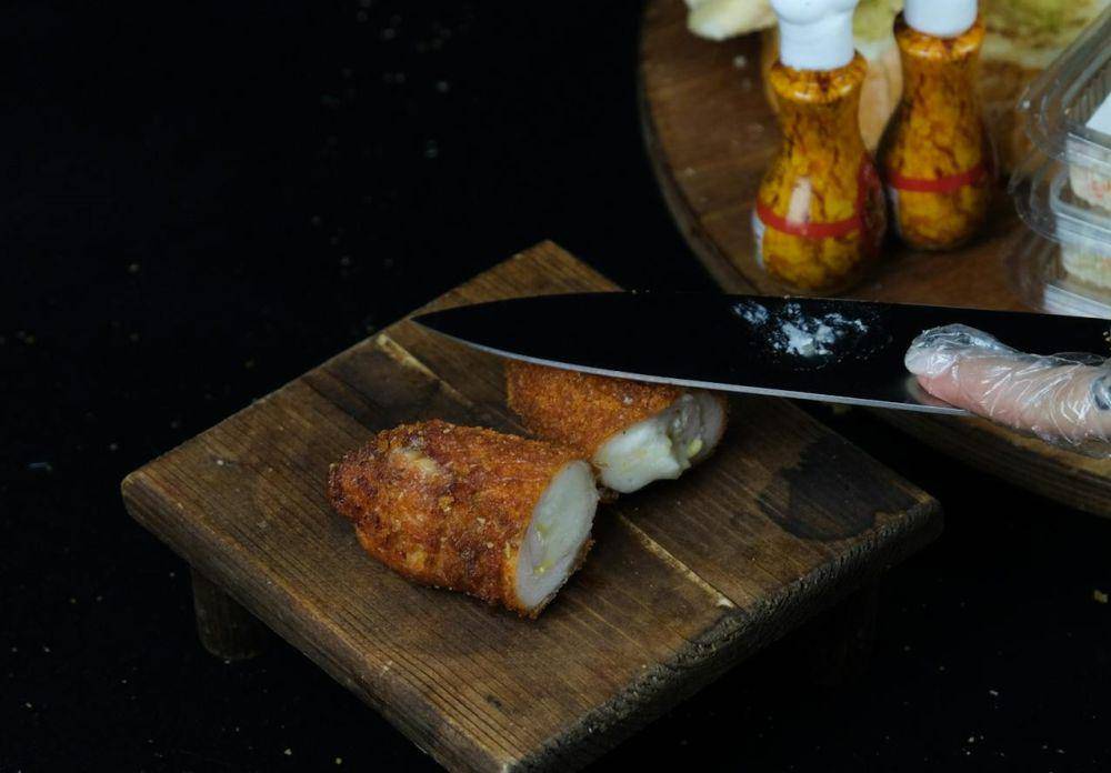 ilustrasi membuat walnut-crusted chicken (pexels.com/Sina Rezakhani)