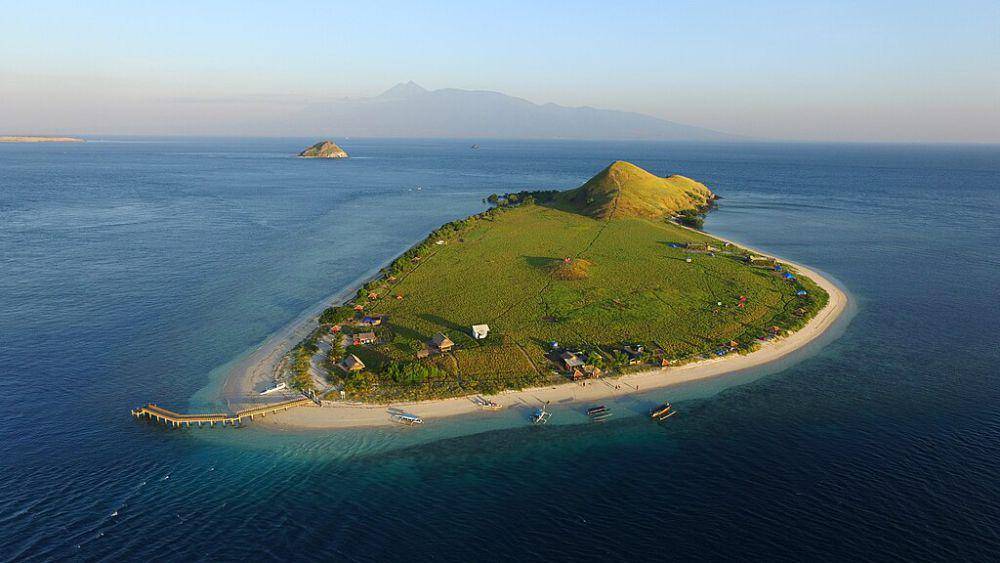 Pulau Kenawa, Sumbawa Barat, NTB (commons.wikimedia.org/Papudaengoyang)