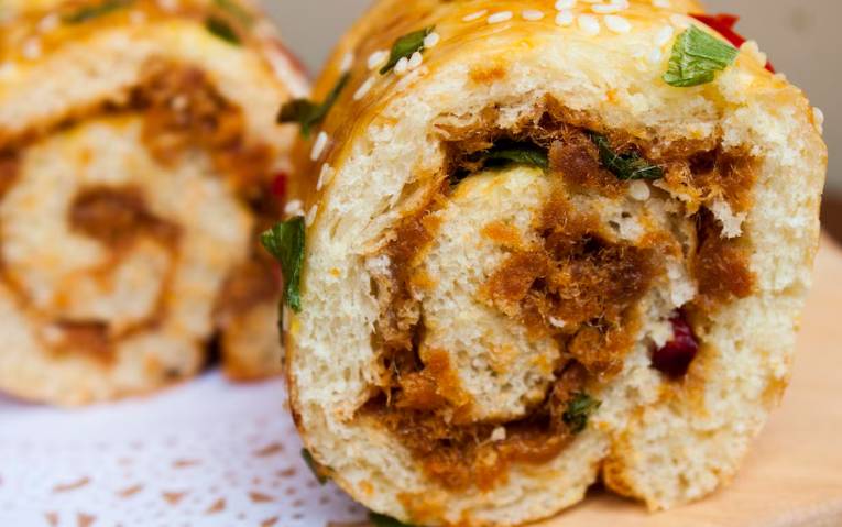 Roti tawar gulung abon (freepik.com/EyeEm)