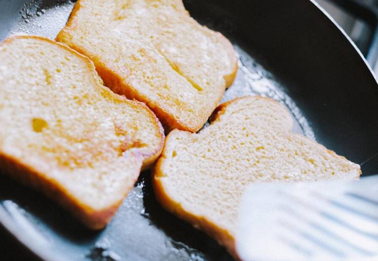 Roti tawar gulung abon (freepik.com/EyeEm)