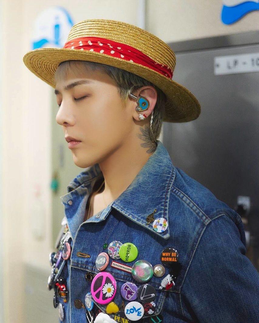 G-Dragon (instagram.com/xxxibgdrgn)