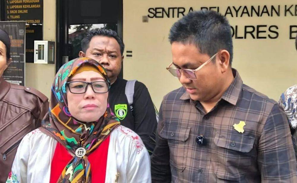 Ketua DPD LPRI Kalsel, Syarifah Hayana (kiri), usai menghadiri pemeriksaan penyidik Polres Banjarbaru didampingi kuasa hukum Muhammad Pazri, Selasa (6/5/2025). (dok/istimewa)