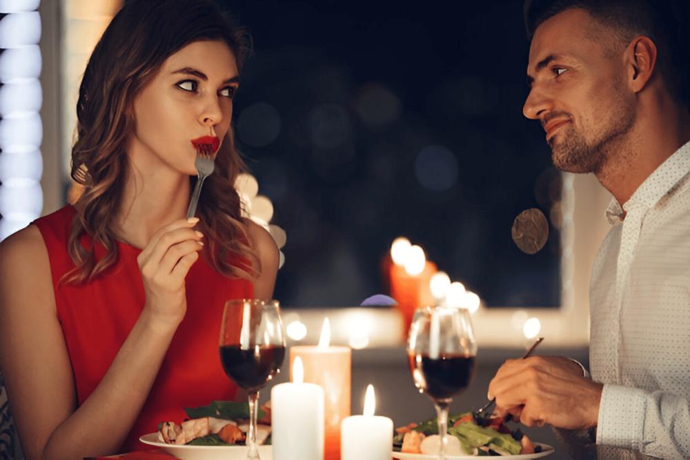7 Notes Parfum untuk Menarik Perhatian Pasangan Saat Dinner Romantis