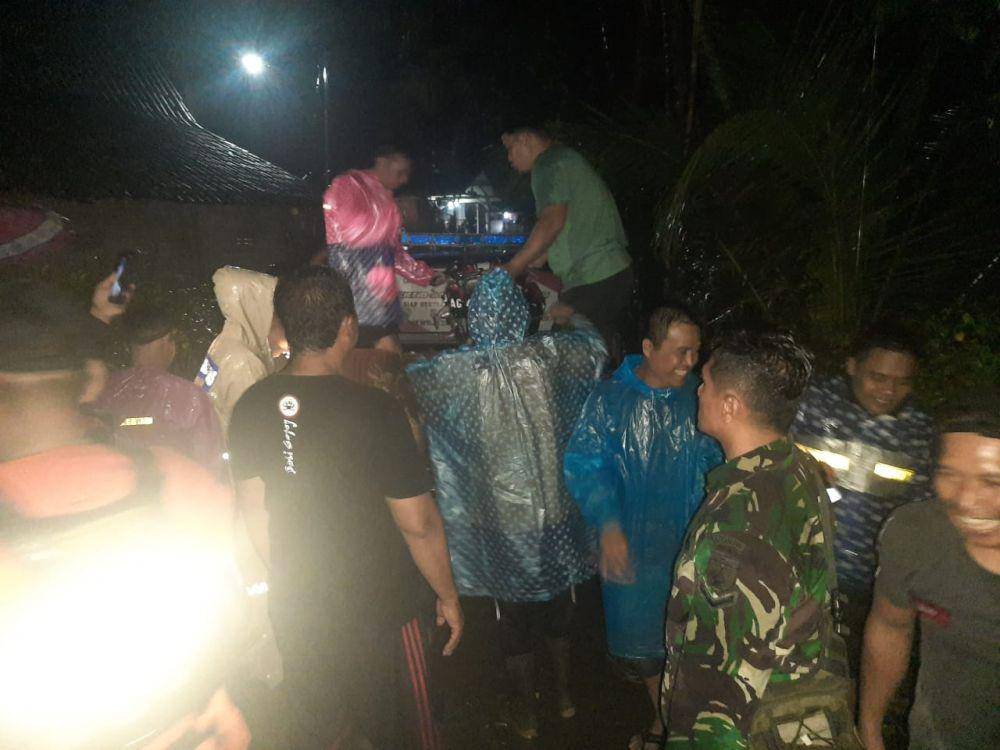 Proses pencarian korban hilang terseret arus di Tulungagung. IDN Times/istimewa