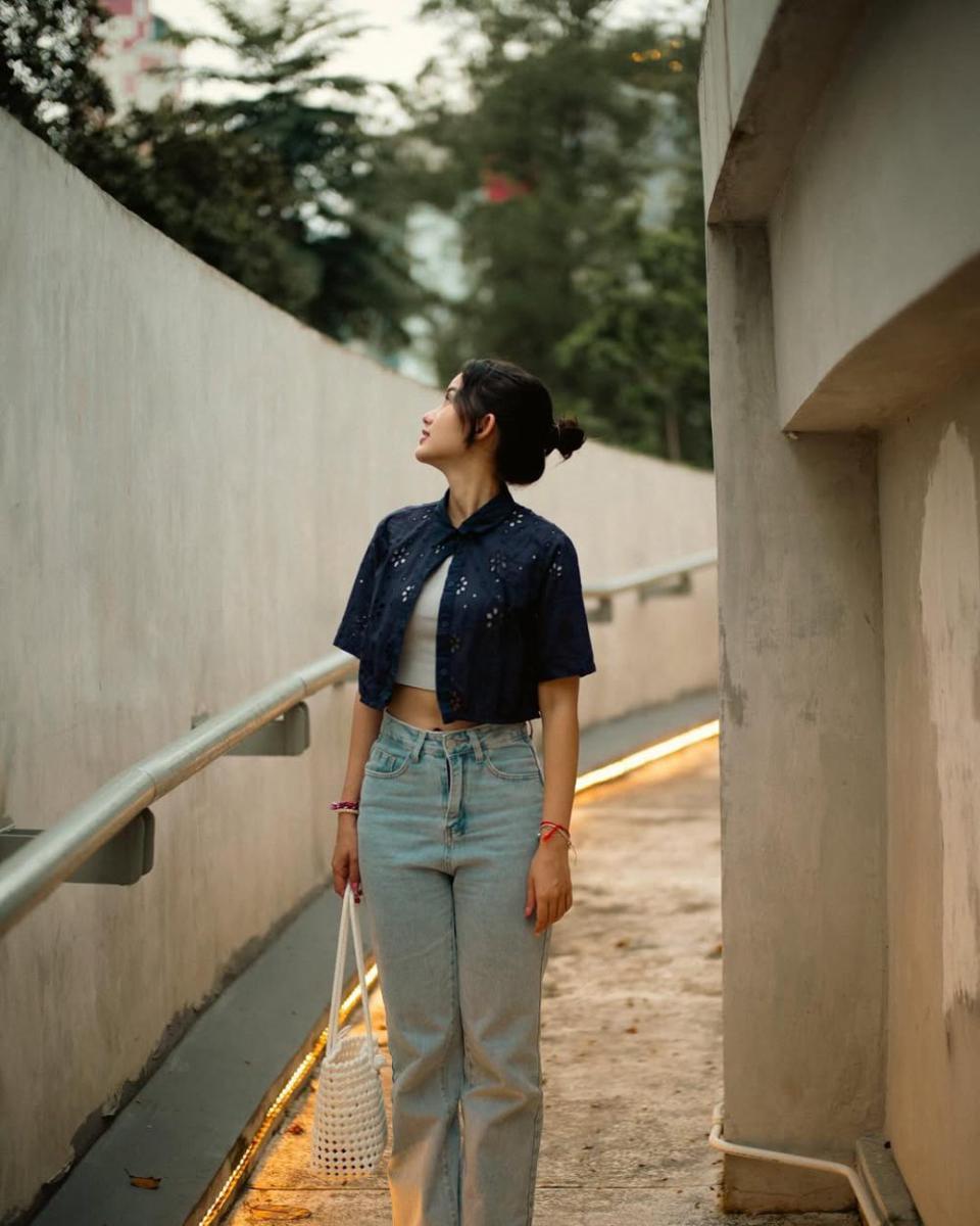mix and match outfit hitam ala Sarah Menzel (instagram.com/ssarah_menzel)